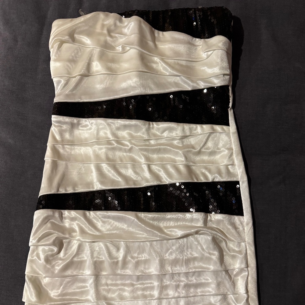 White and black fitted dress with tags!